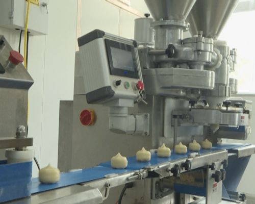 中秋月餅生產與電熔鎂 誠意食品公司的多元產業并行